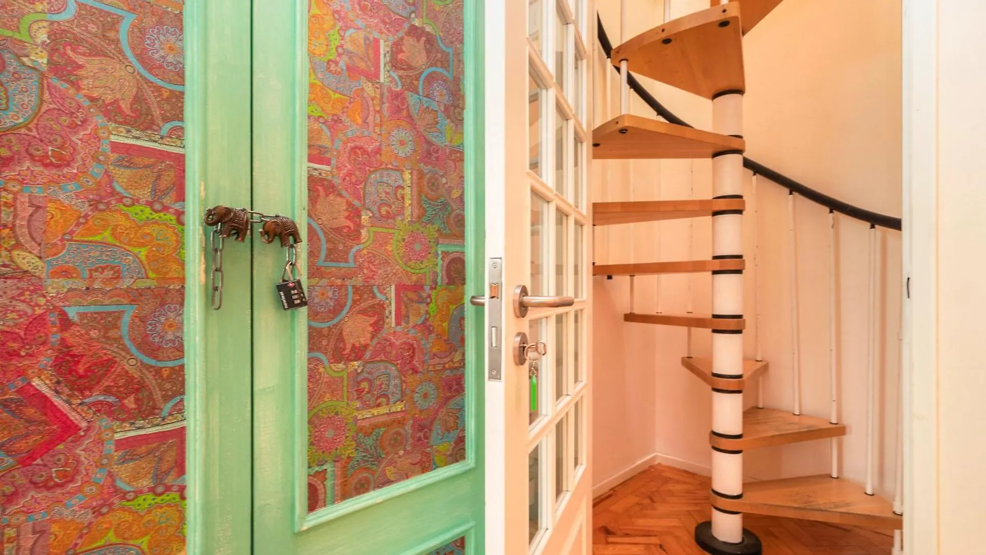 Nesha Guesthouse Lisboa 3*,